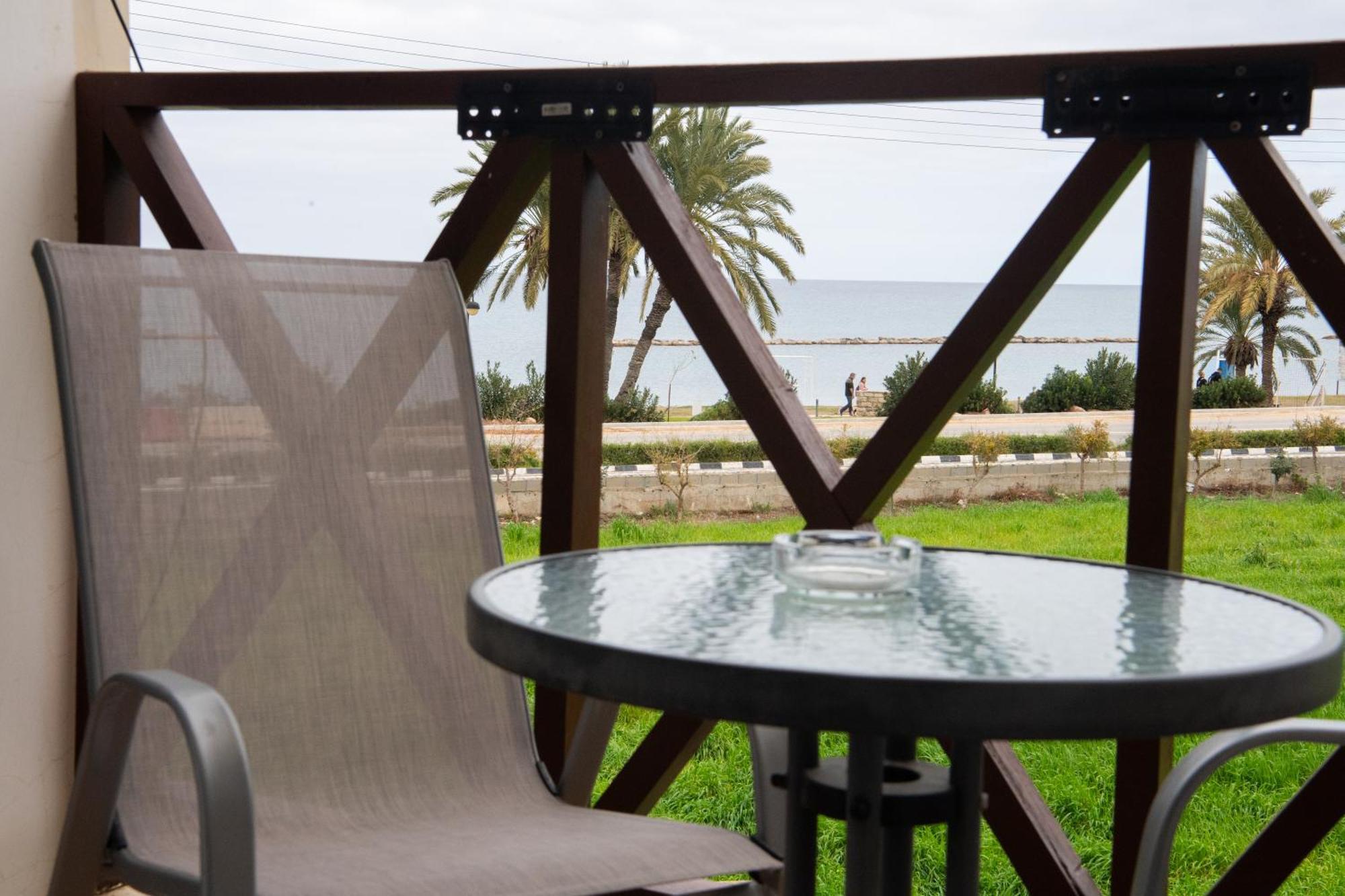 Path Latchi Beachfront Apartments Eksteriør bilde