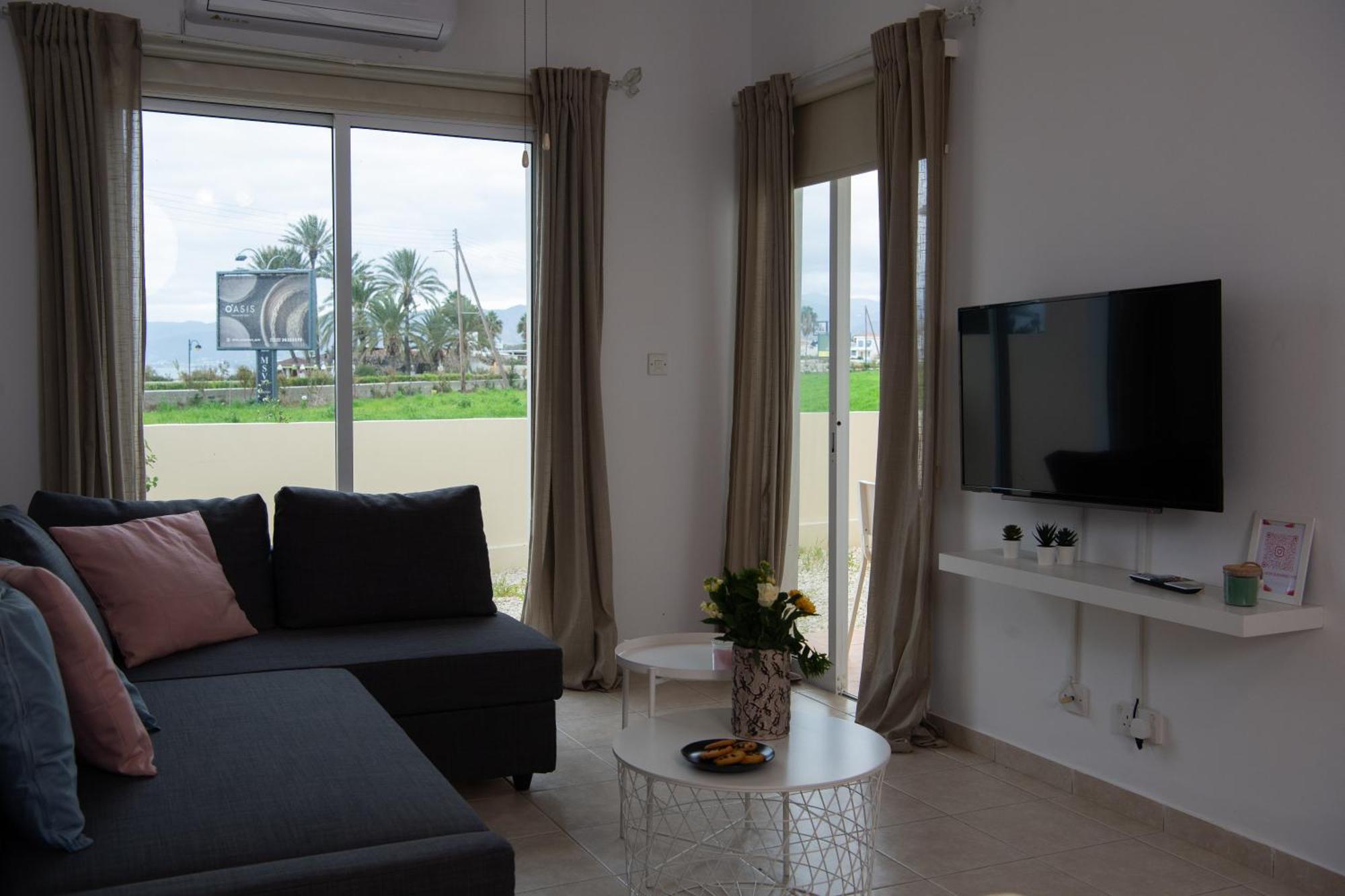 Path Latchi Beachfront Apartments Eksteriør bilde